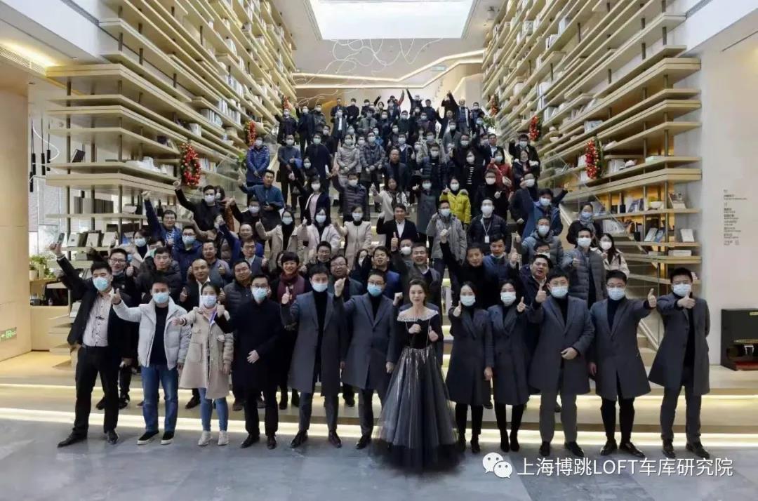 南阳全国一百多人在华侨城汉口道6号参观研讨LOFT专利车库技术！